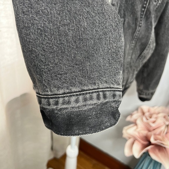 NWT Levi's Sherpa Trucker Jean Jacket Type 3 Black Denim Brusted Size Medium - Picture 4 of 13